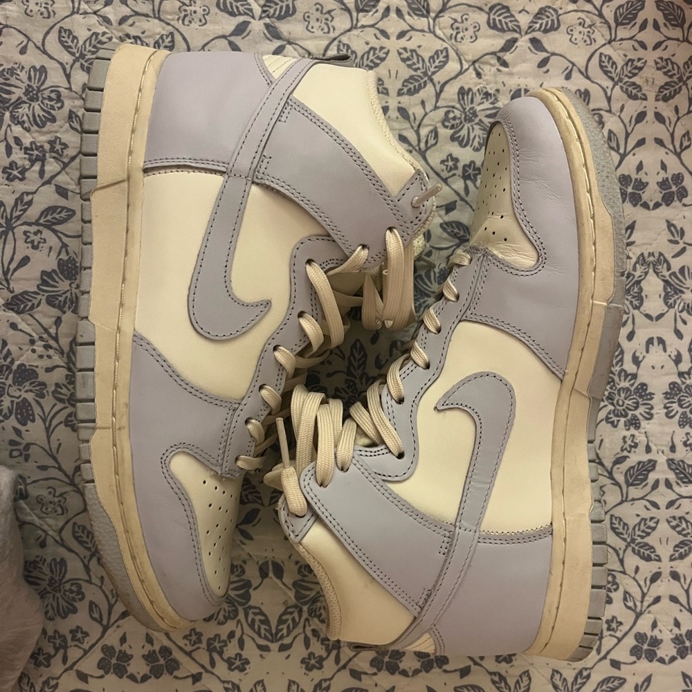 Women’s Nike Dunk High Sail Football Grey